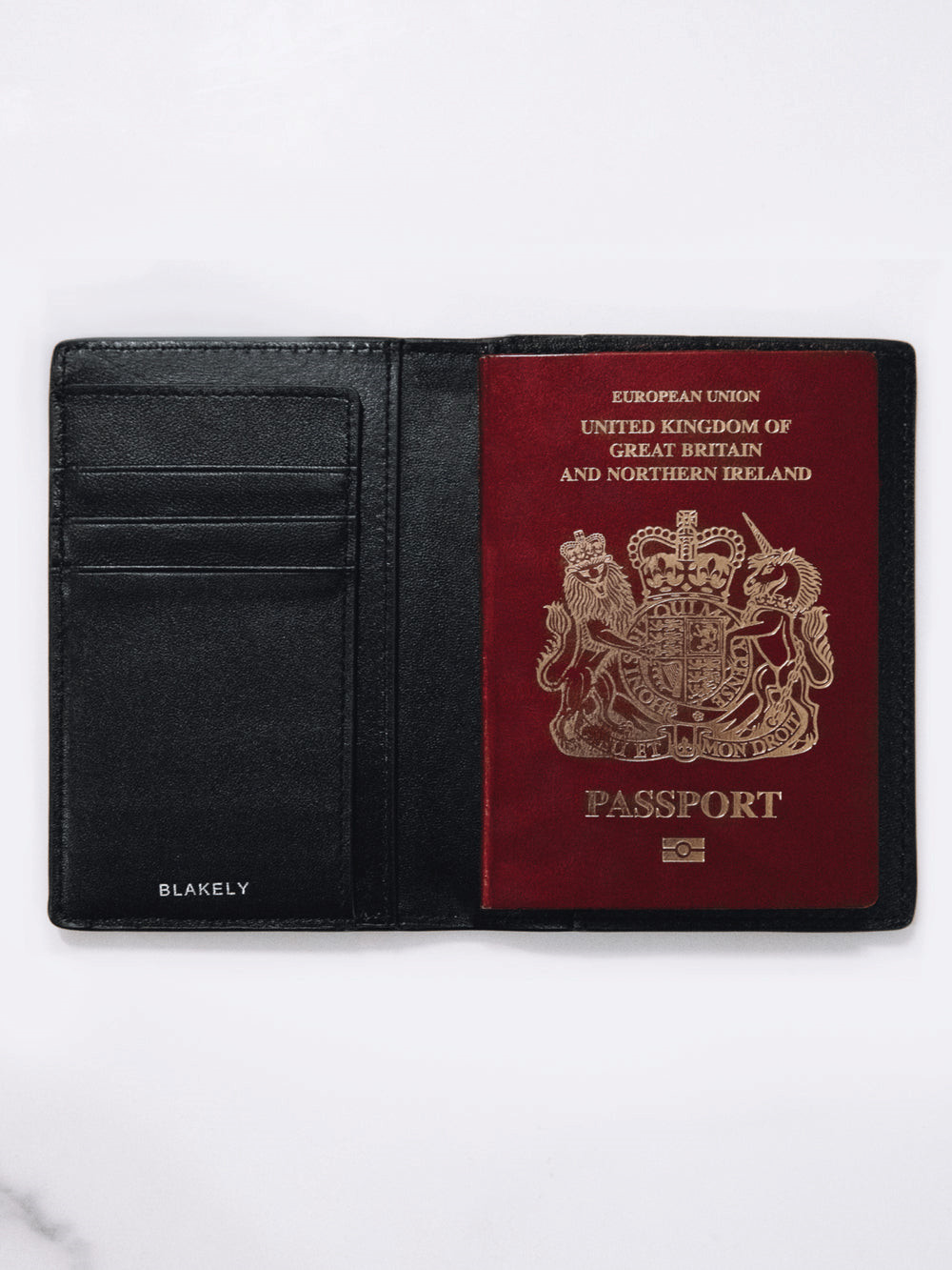 Blakely BLK Passport Holder Mustat | 9674538-EX