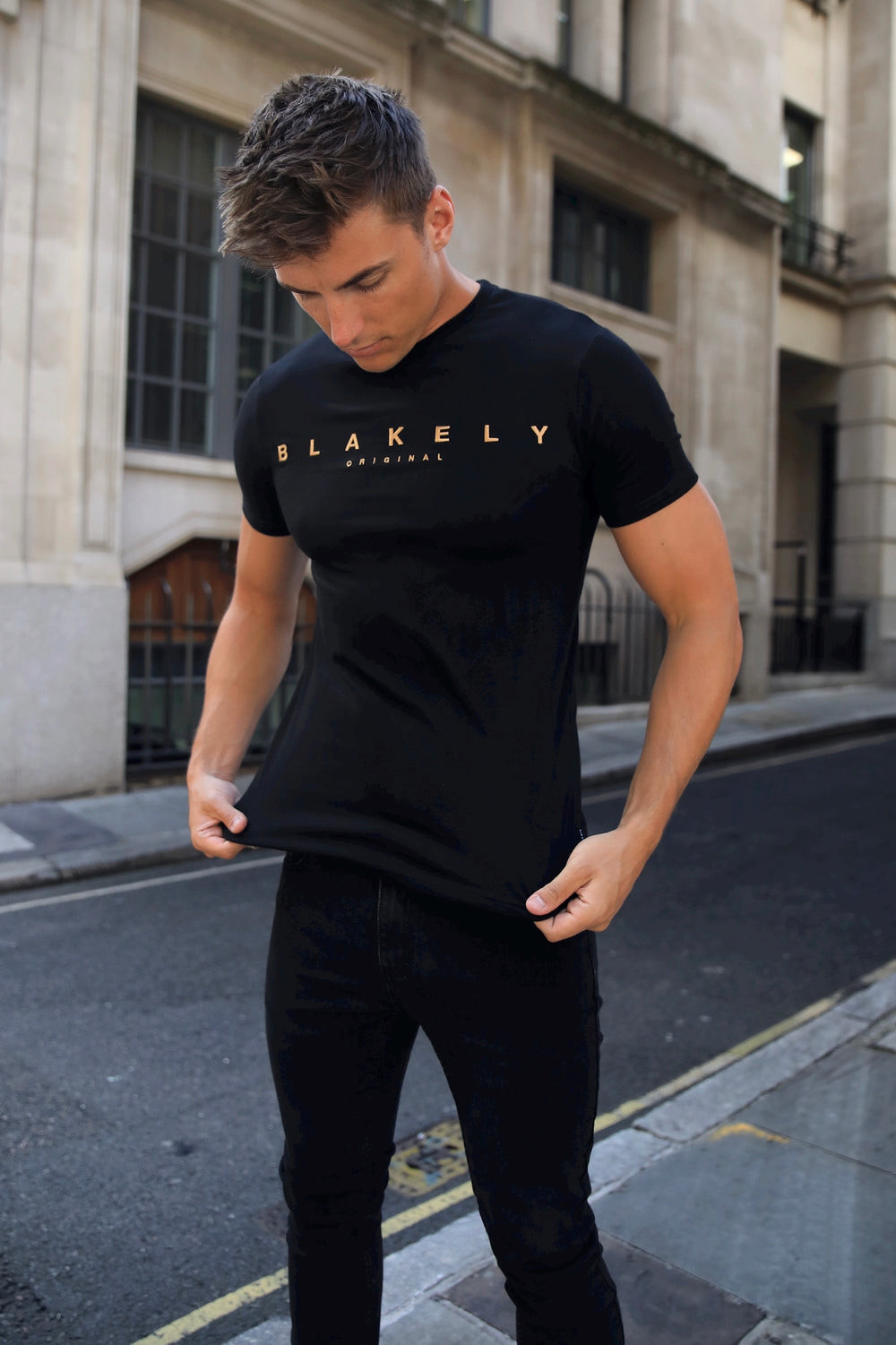 Blakely Goldcross T-Shirt Mustat | 7641032-RZ