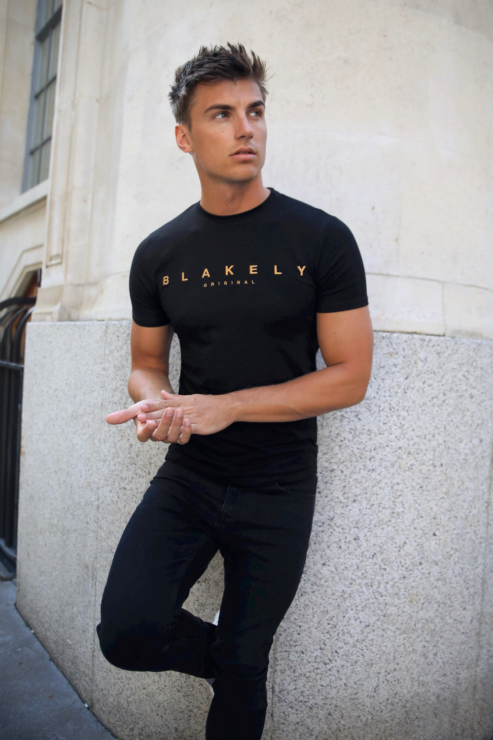 Blakely Goldcross T-Shirt Mustat | 7641032-RZ