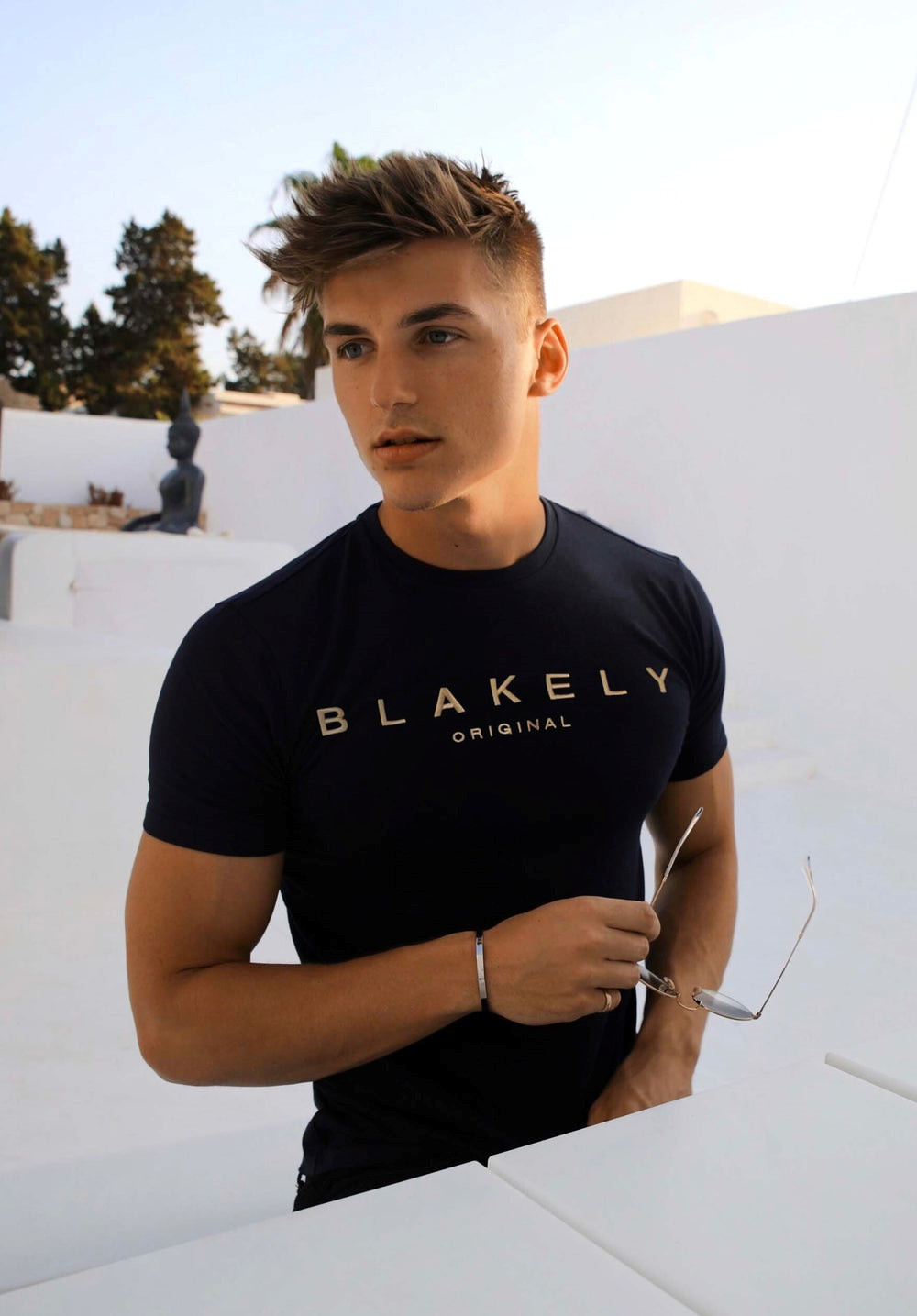 Blakely Goldcross T-Shirt Mustat | 7641032-RZ