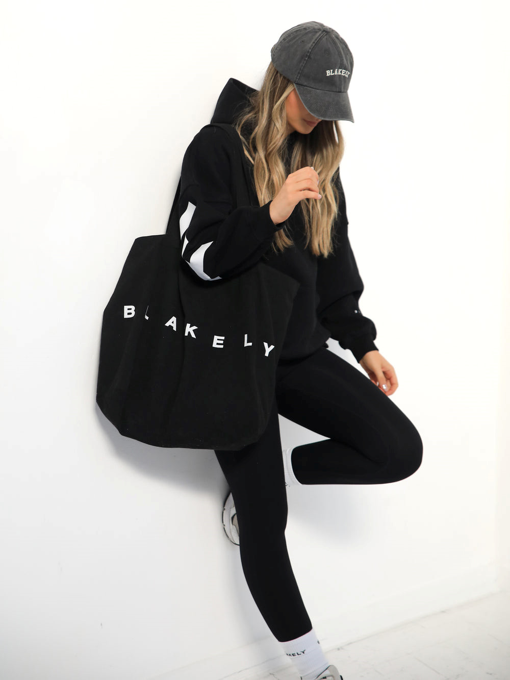 Blakely Isabel Oversized Hoodie Mustat | 9028164-PB