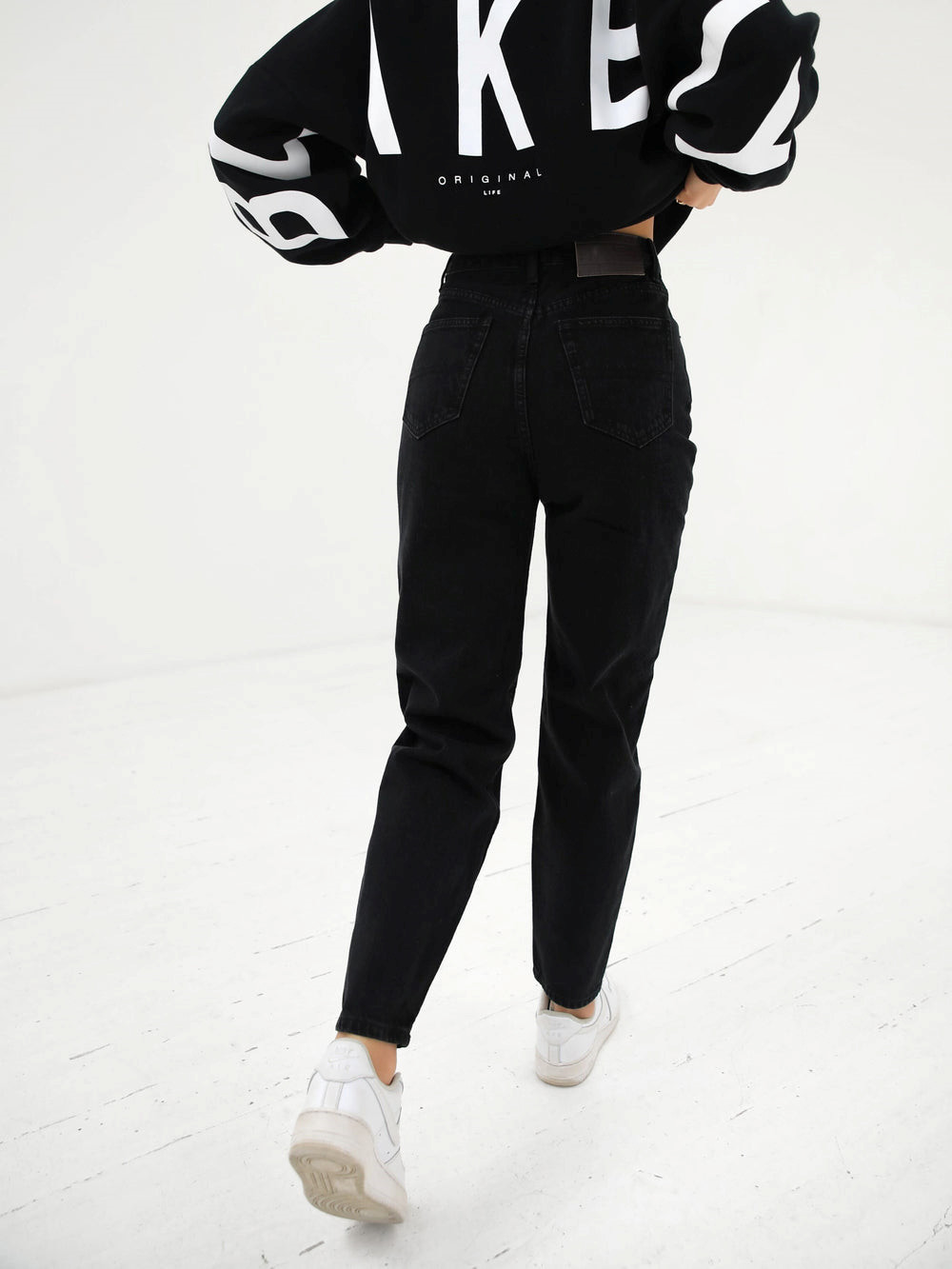 Blakely Mom Jeans Mustat | 2918407-IF