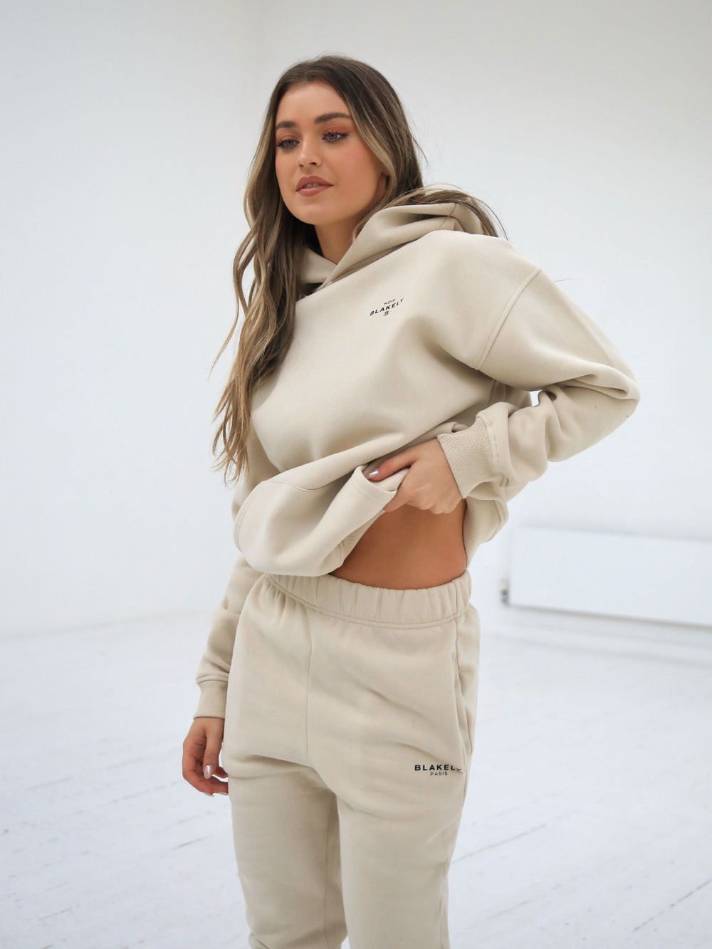 Blakely Noir II Women's Relaxed Hoodie Beige | 0967481-OP