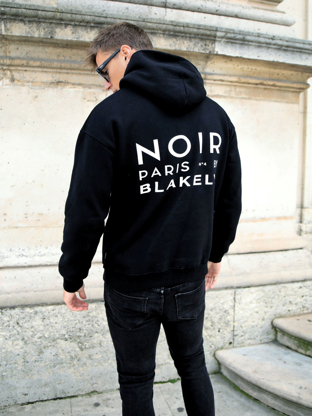 Blakely Noir Relaxed Hoodie Mustat | 0649235-BX