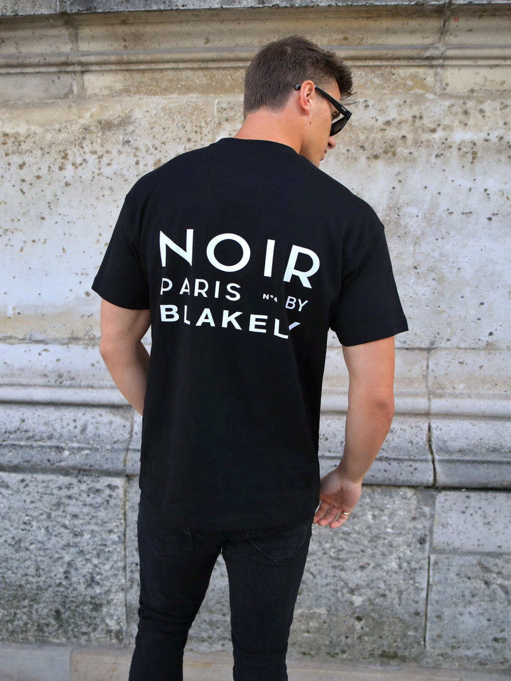 Blakely Noir Relaxed T-Shirt Mustat | 5709136-EZ