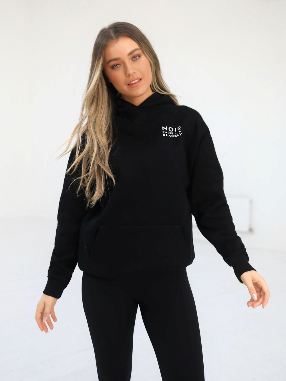 Blakely Noir Women's Relaxed Hoodie Mustat | 1805273-AF