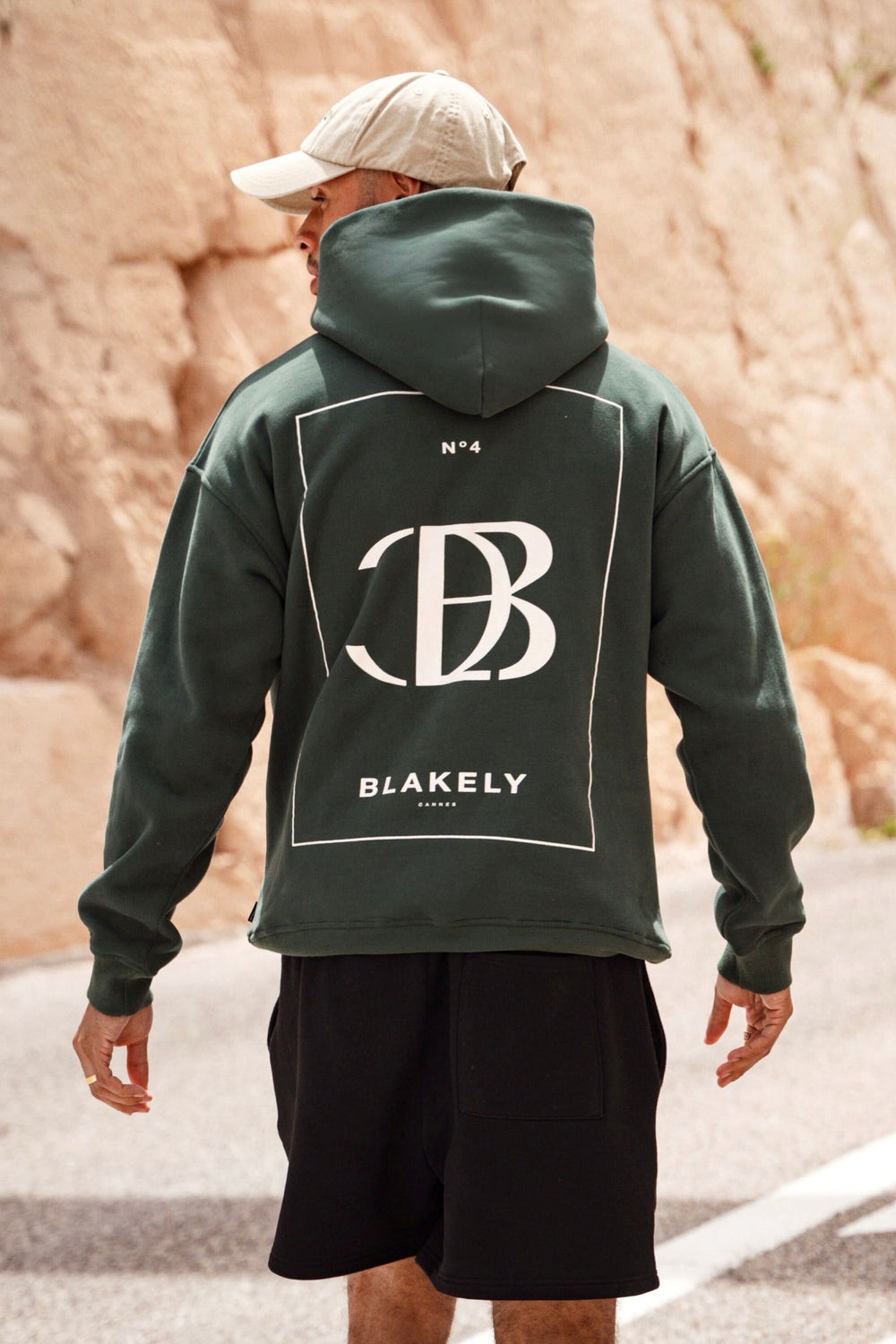 Blakely Riviera Initial Relaxed Hoodie Tummanvihreä | 3748250-FL